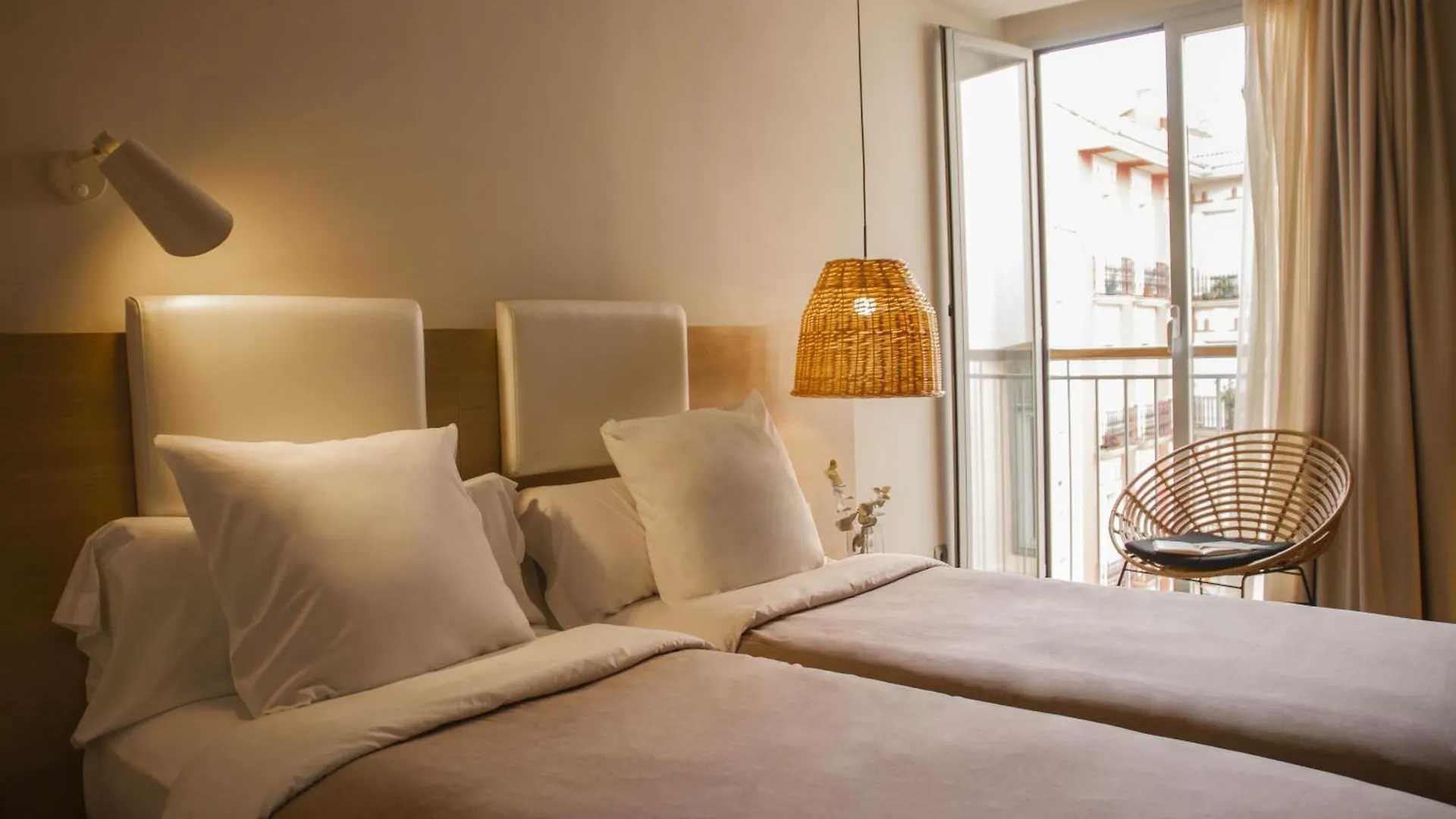 Hotel Bilbao Jardines 2*,