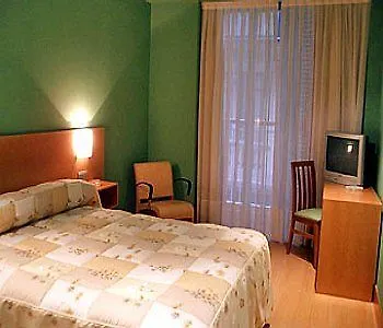 Hotel Bilbao Jardines 2*,