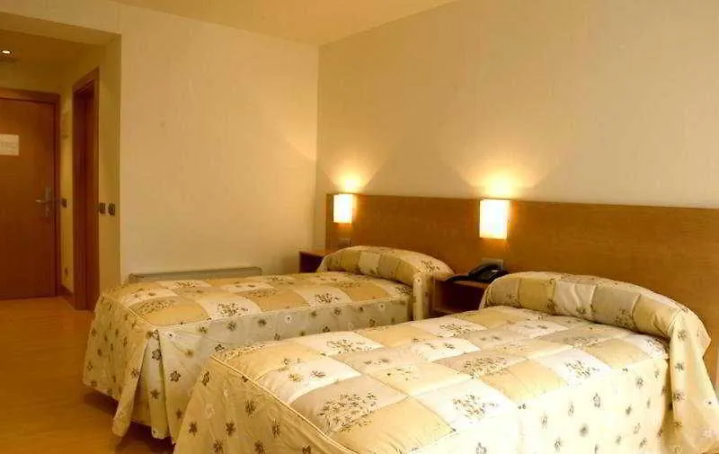 Hotel Bilbao Jardines 2*,